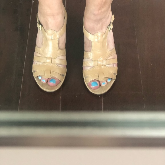 Aerosoles size 7.5, cream coloured leather, barely worn - Picture 6 of 13
